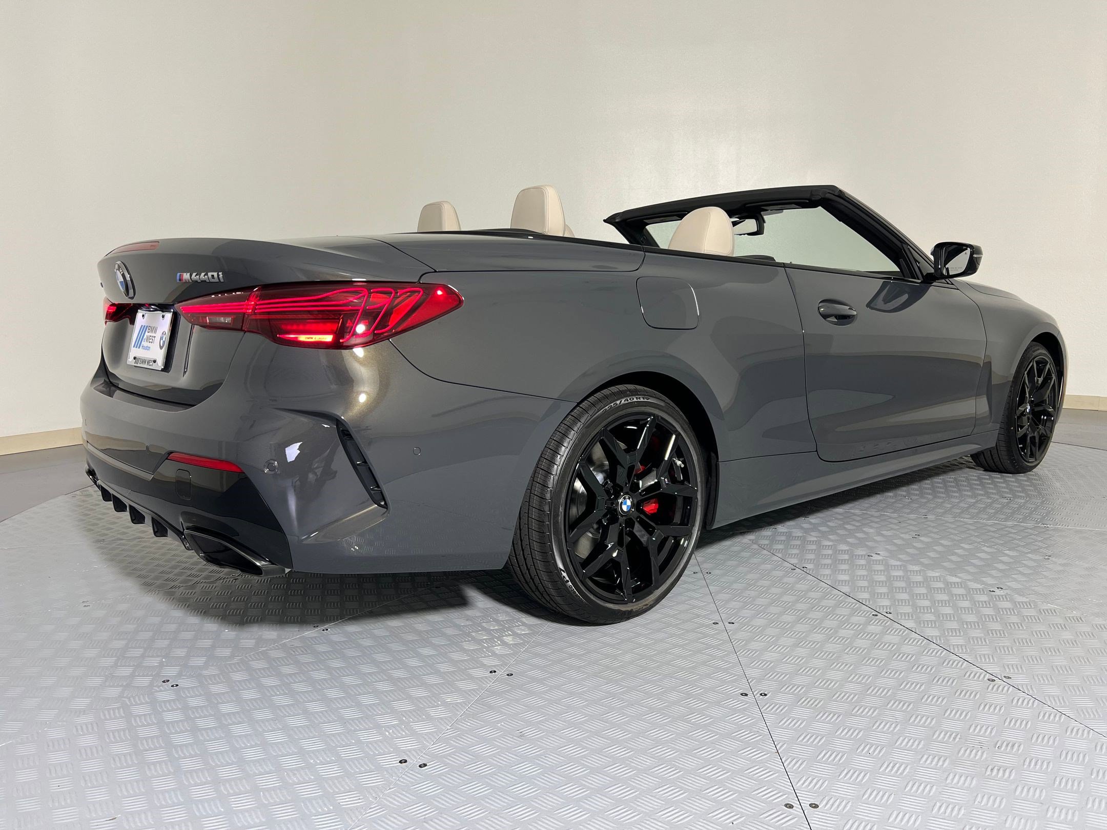 New 2026 BMW 440i xDrive Convertible image 9