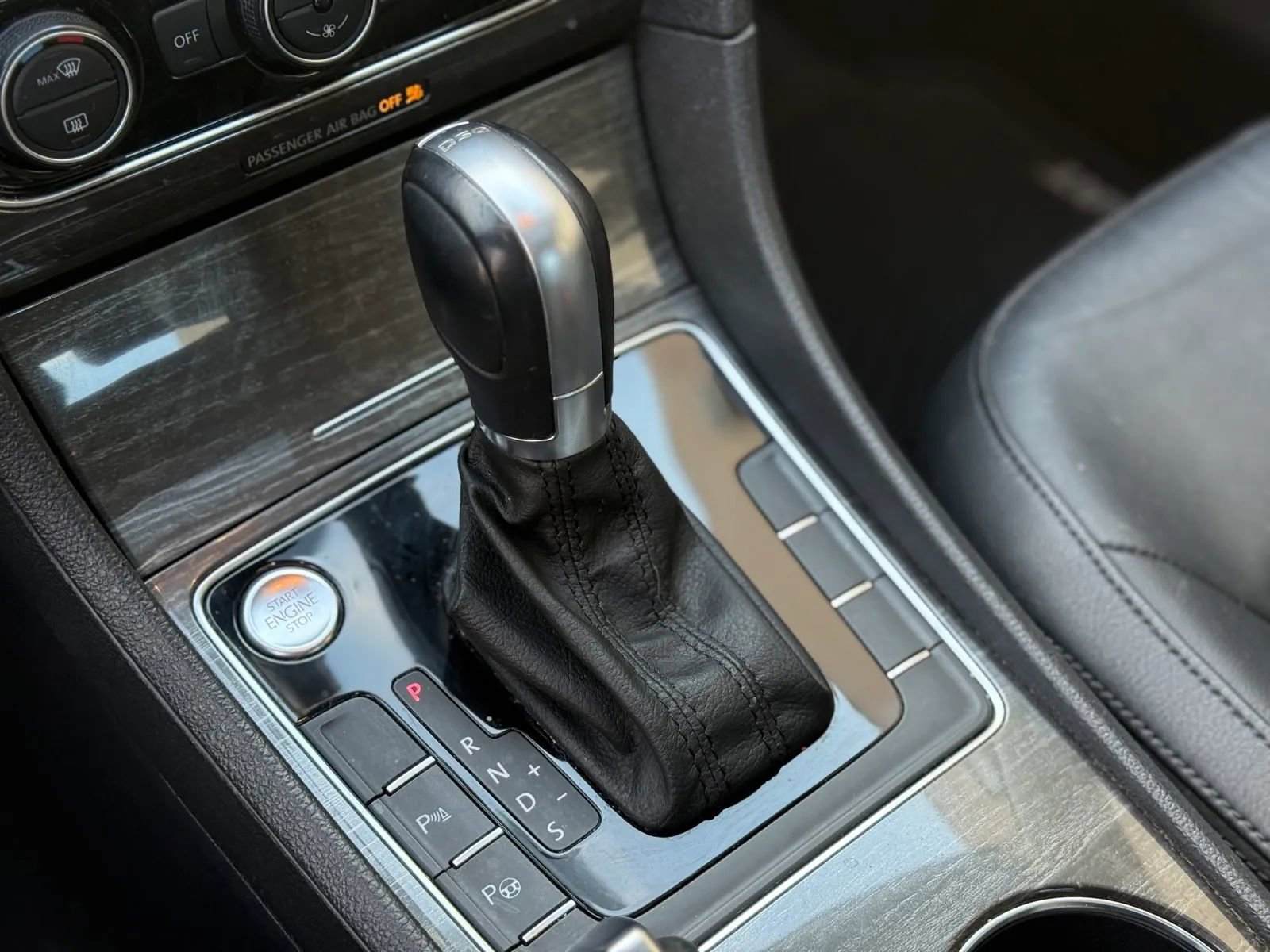 Used 2018 Volkswagen Passat 3.6 SEL Premium image 27