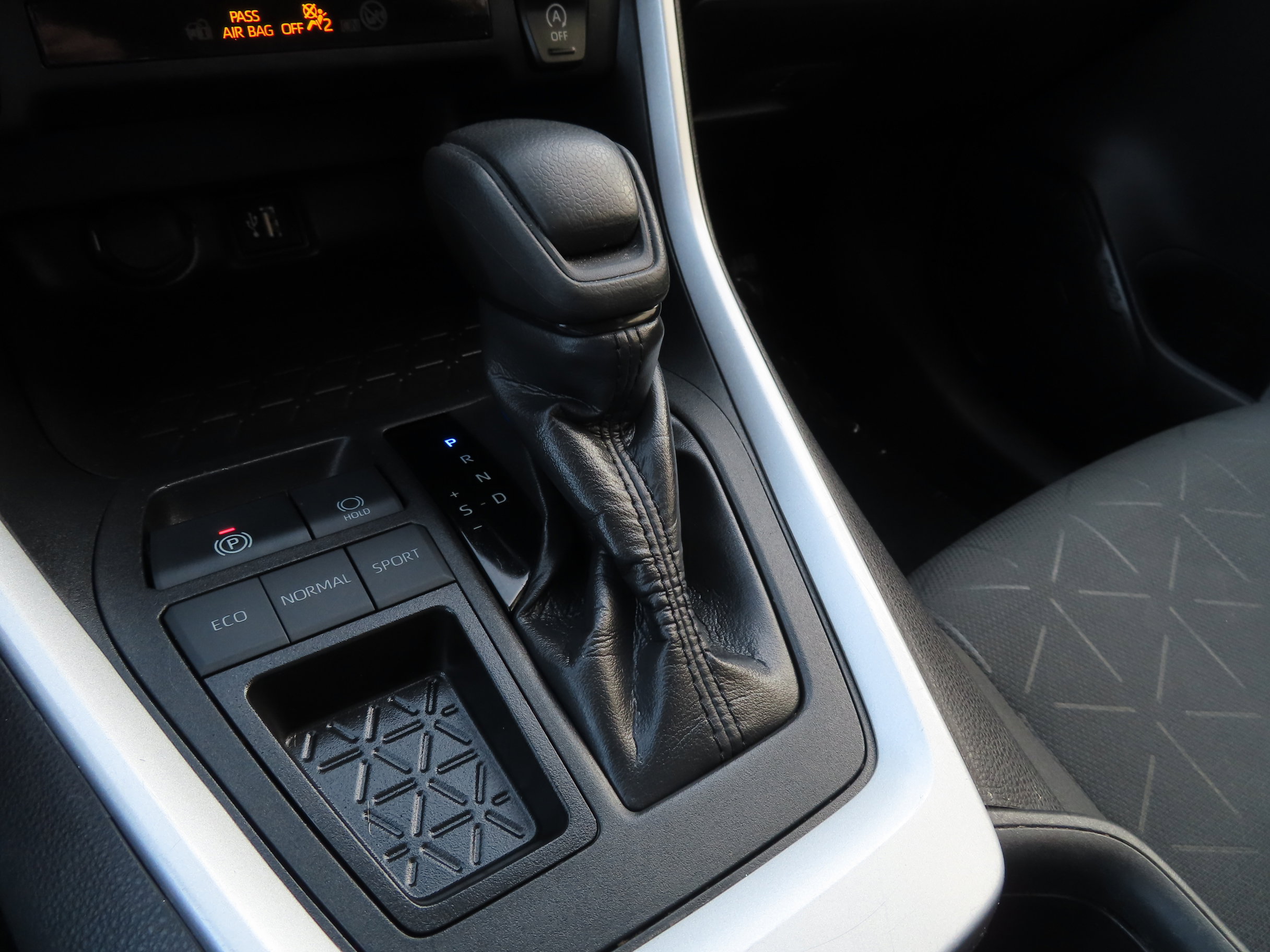 Used 2024 Toyota RAV4 XLE FWD image 25