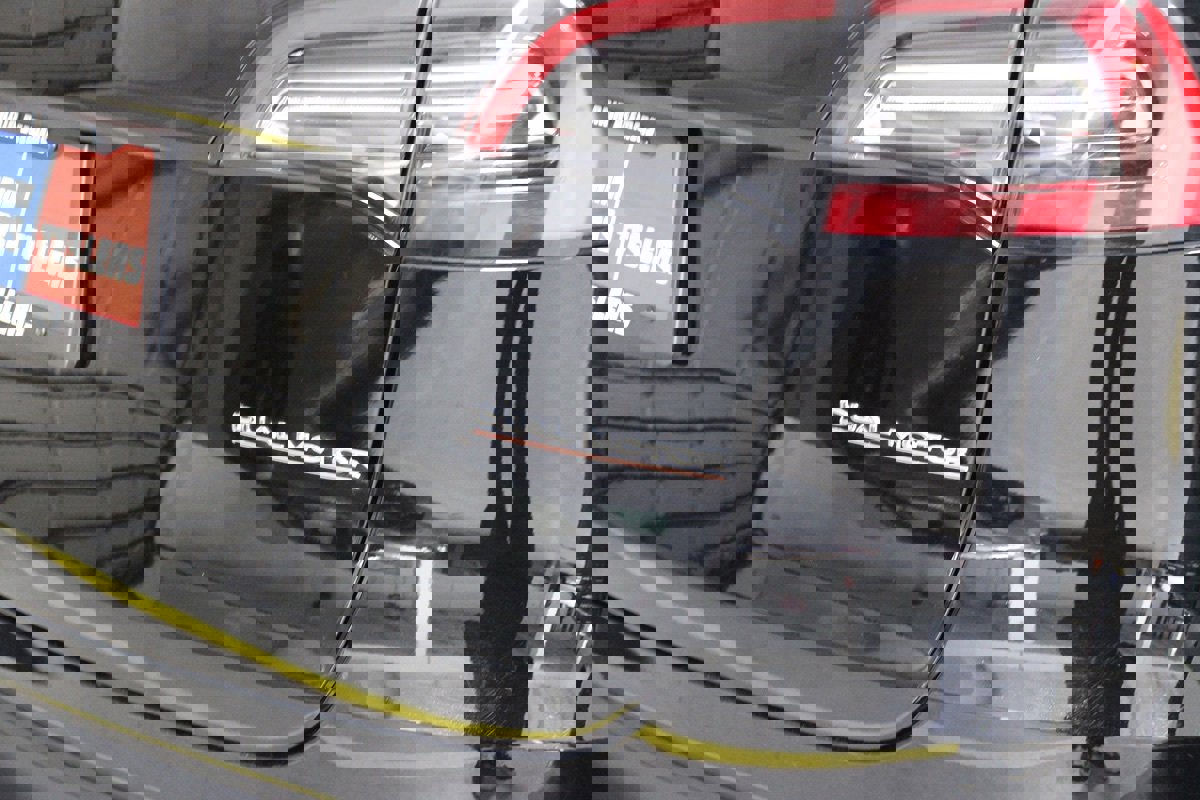 Used 2024 Tesla Model Y Performance image 3