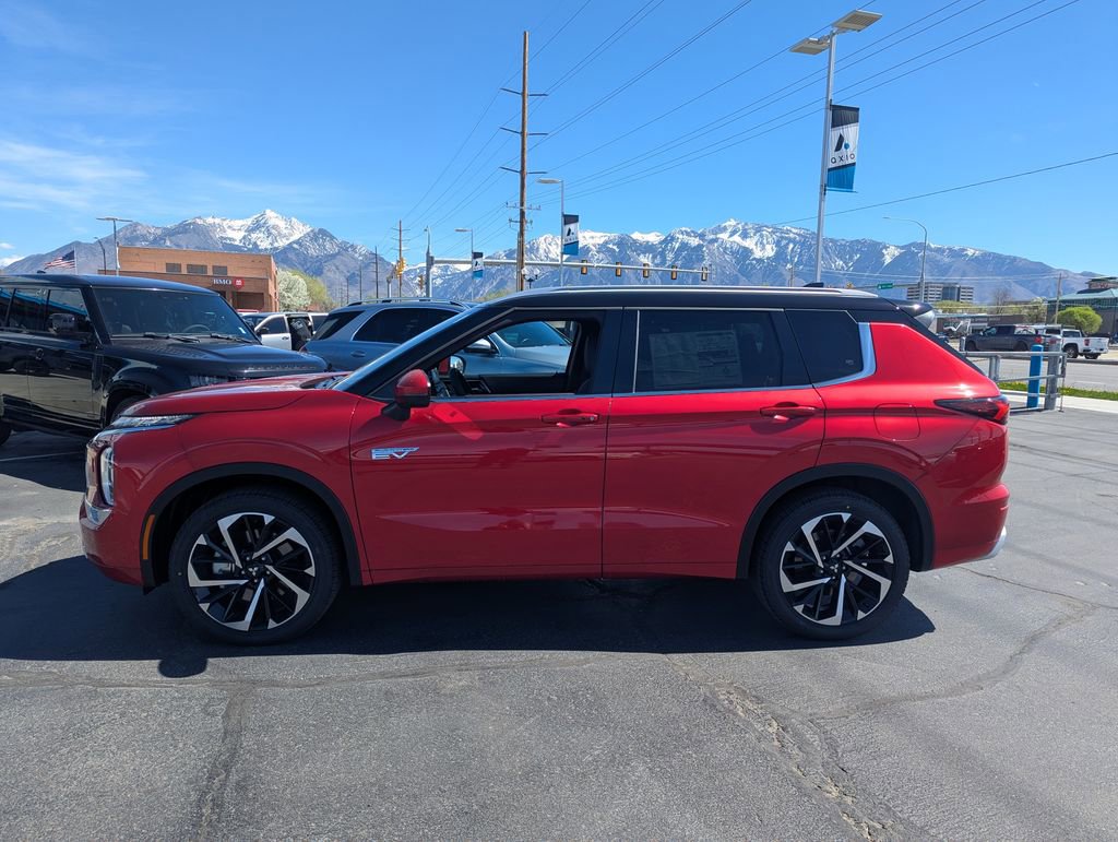 Used 2025 Mitsubishi Outlander 4WD Plug-In Hybrid image 8