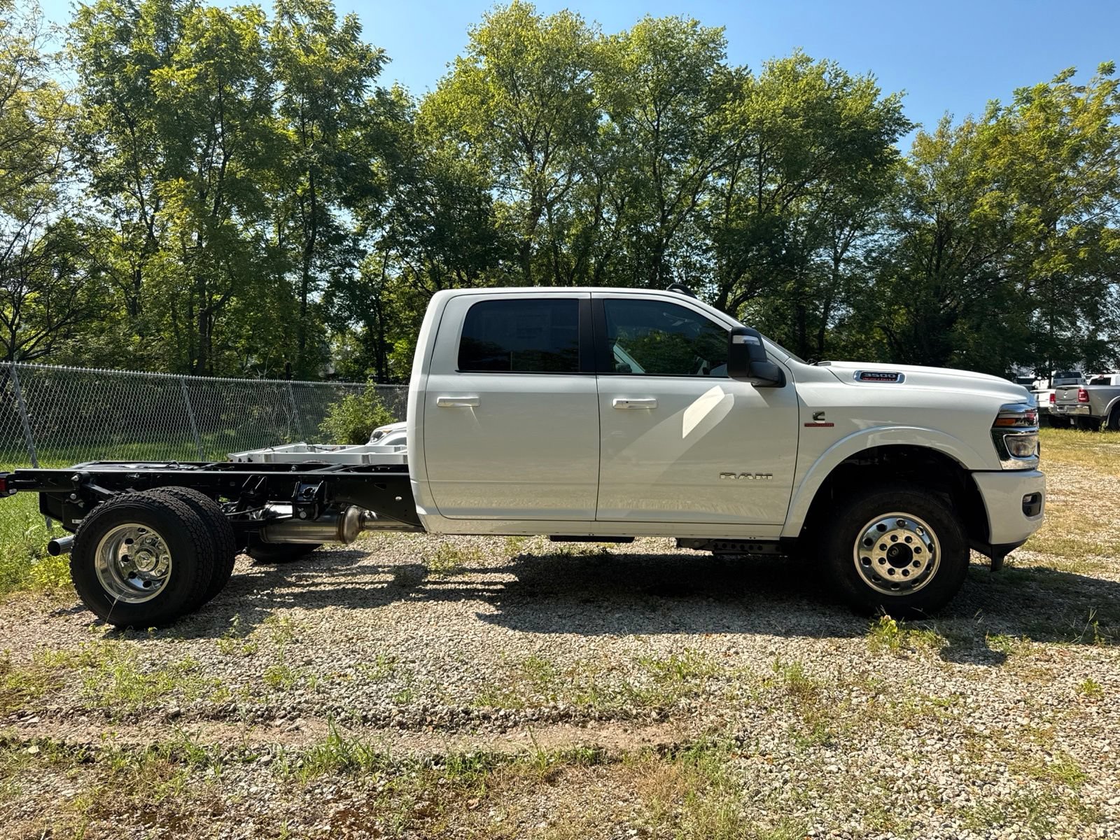 New 2027 RAM 3500 Big Horn w/ Laramie Trim Package AWD/4WD image 4