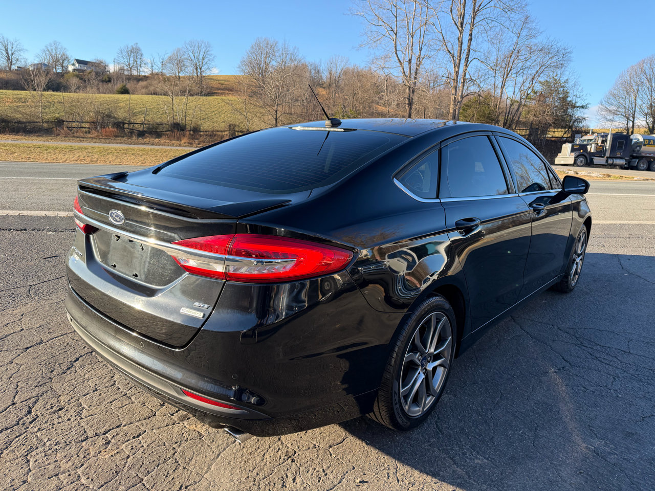 Used 2017 Ford Fusion SE w/ Equipment Group 201A image 7