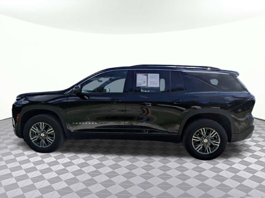 Used 2026 Chevrolet Traverse LT w/ Driver Confidence Package FWD image 6