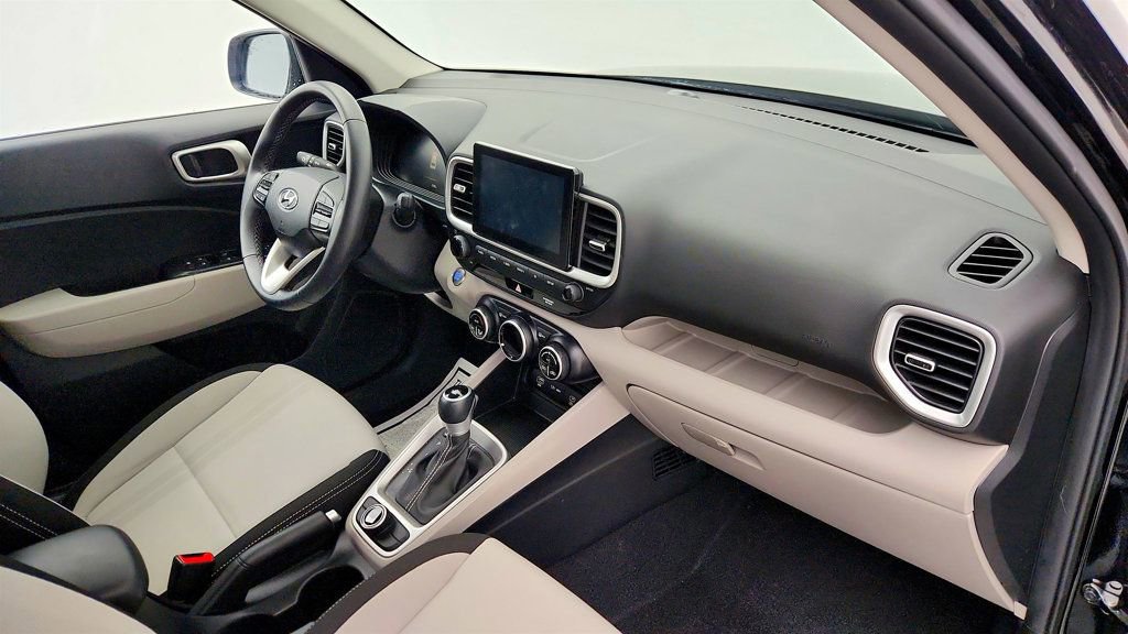 Used 2024 Hyundai Venue SEL image 25