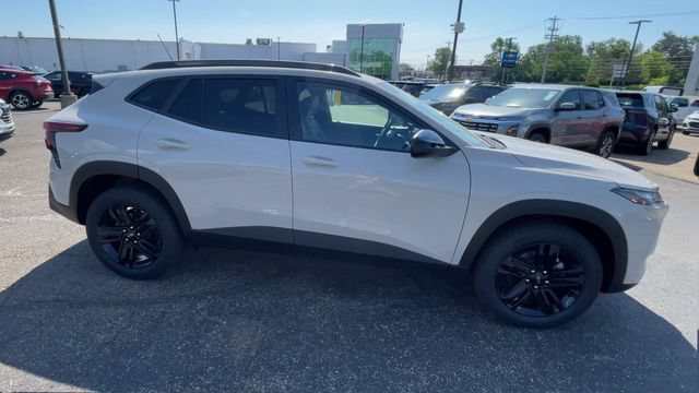 New 2026 Chevrolet Trax ACTIV w/ Sunroof Package FWD image 3