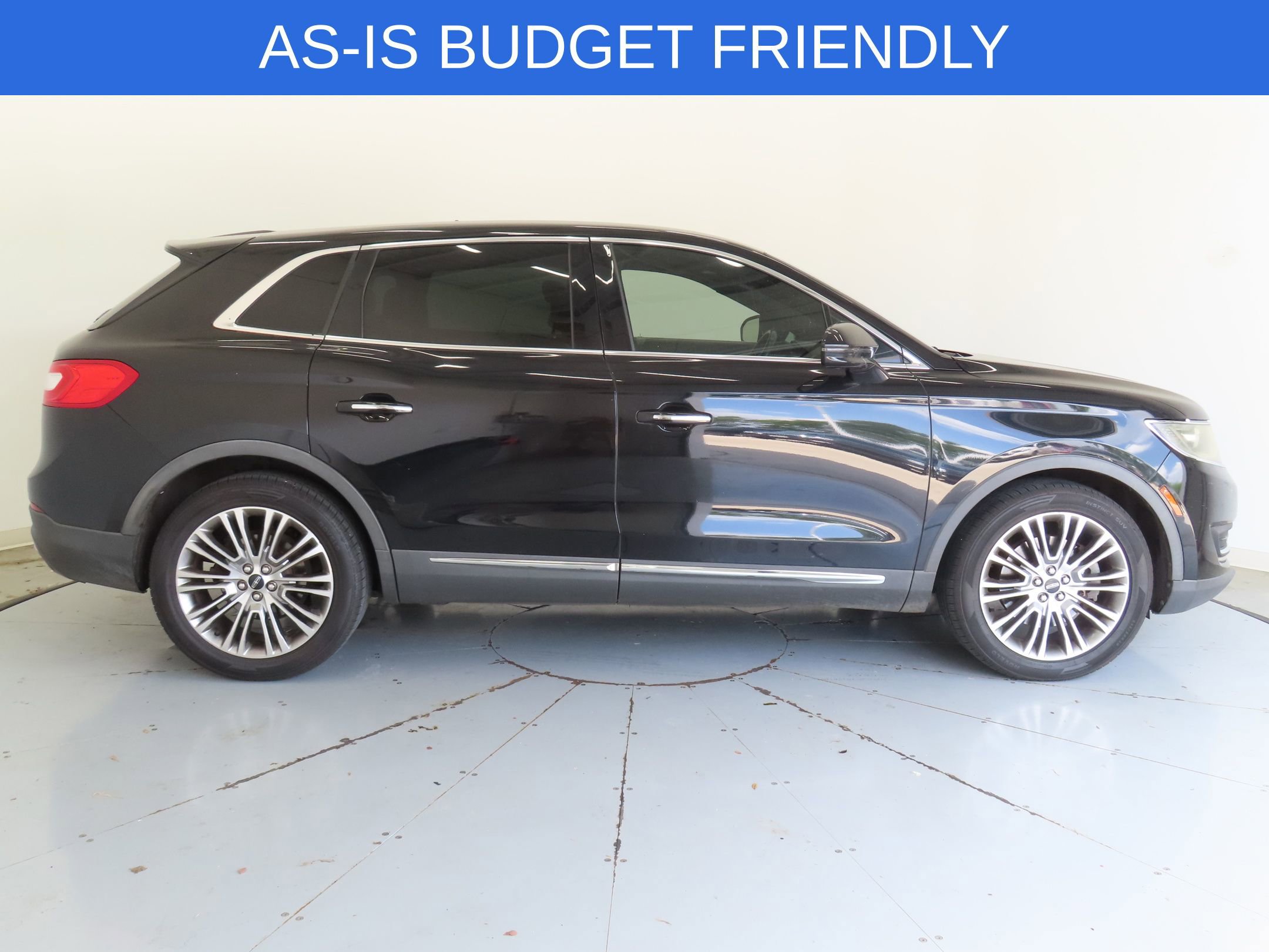 Used 2016 Lincoln MKX Reserve w/ Driver Assistance Package FWD image 2