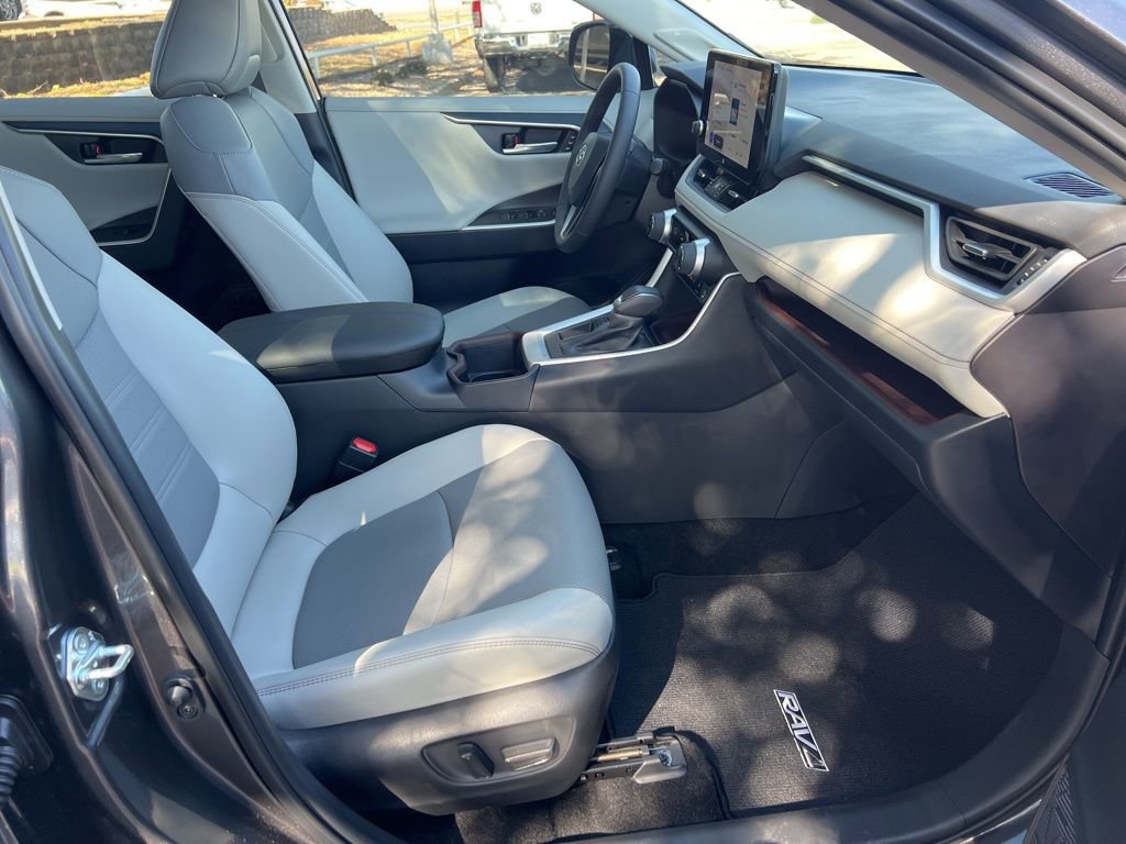 Used 2025 Toyota RAV4 Limited image 12