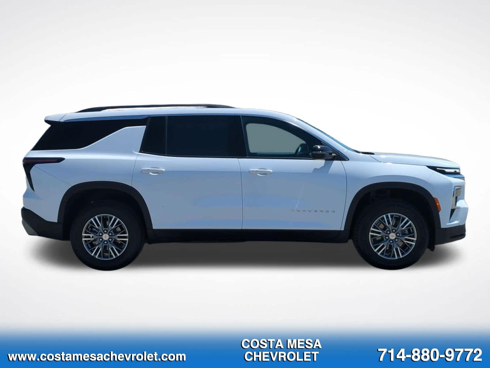 Used 2025 Chevrolet Traverse LT FWD image 4