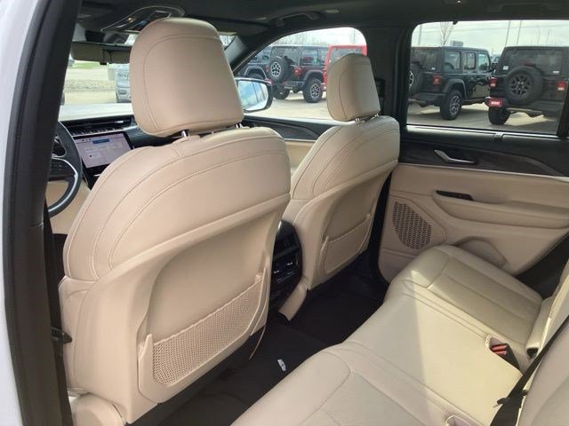 Certified 2023 Jeep Grand Cherokee Limited w/ Luxury Tech Group II image 21