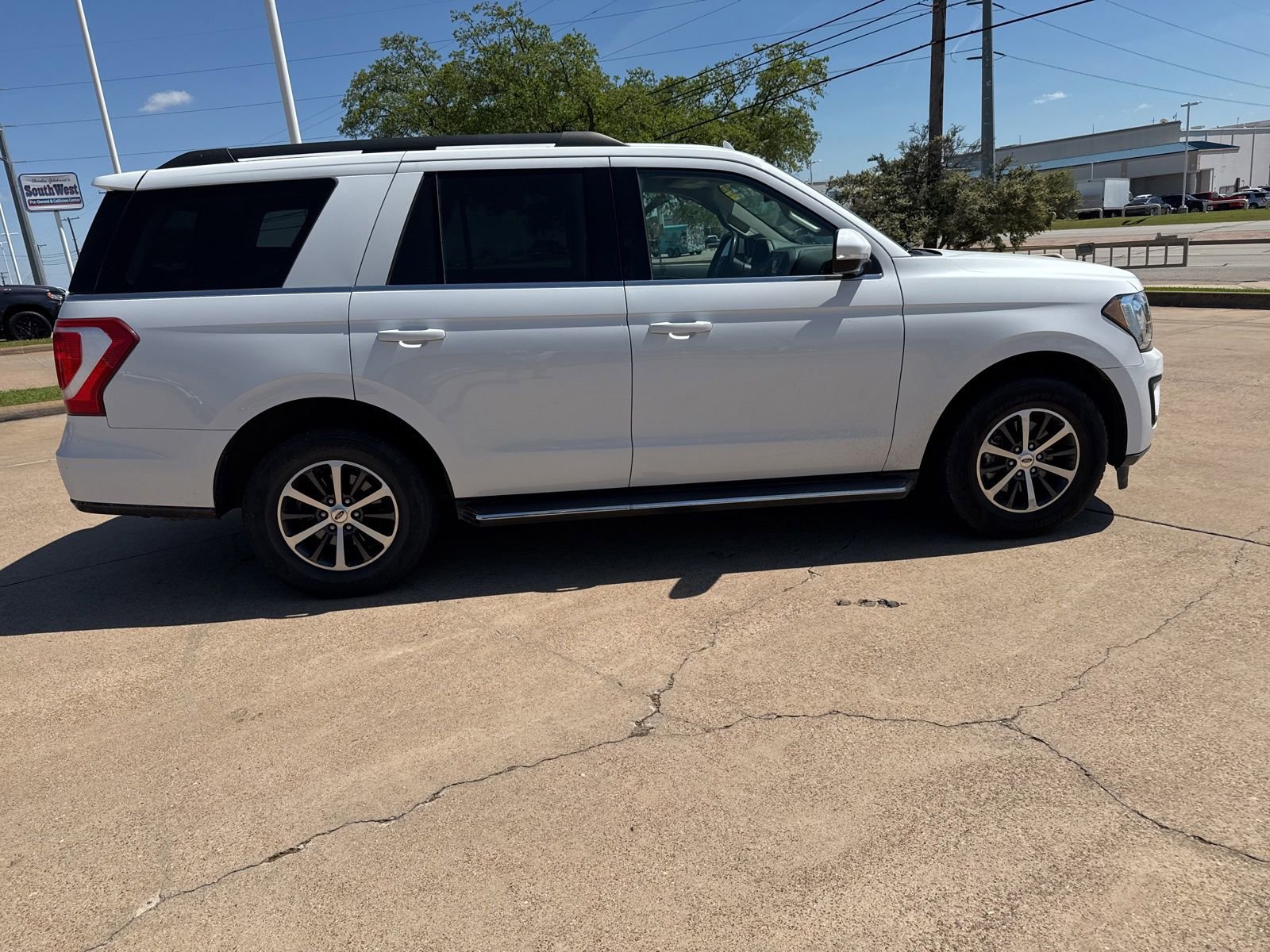 Used 2018 Ford Expedition XLT w/ Equipment Group 202A image 8