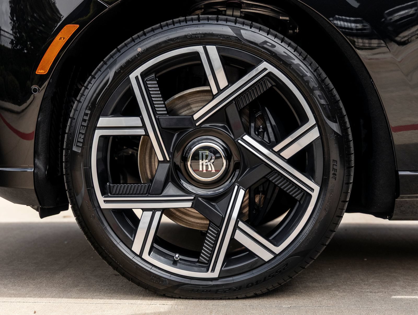 New 2027 Rolls-Royce Cullinan Black Badge AWD/4WD image 13