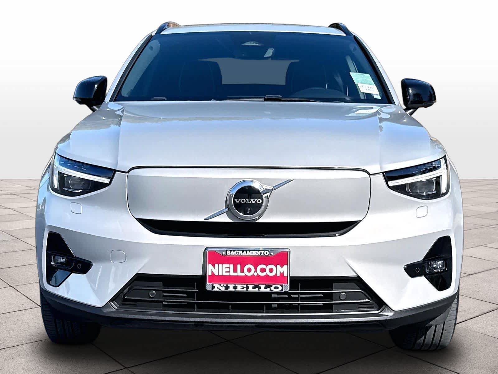 Used 2023 Volvo XC40 Recharge Ultimate AWD/4WD image 3