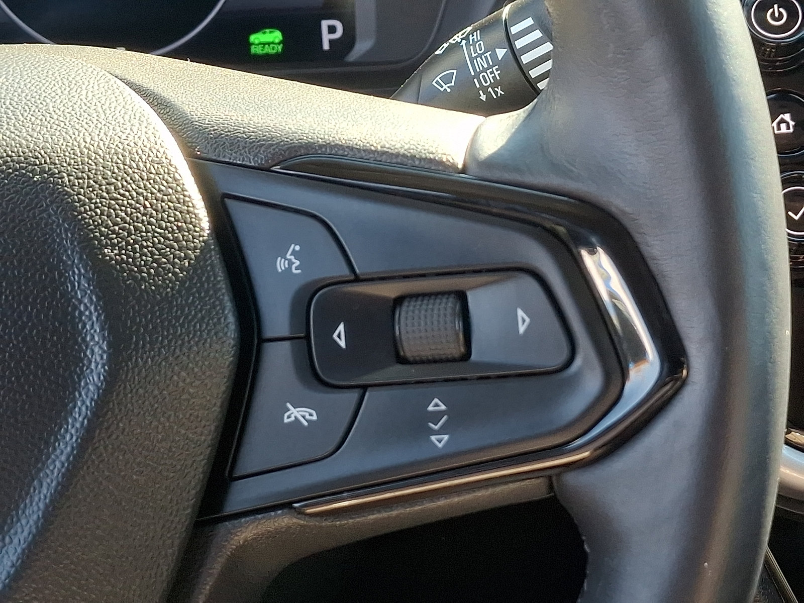 Used 2023 Chevrolet Bolt EUV LT w/ Convenience Package FWD image 22