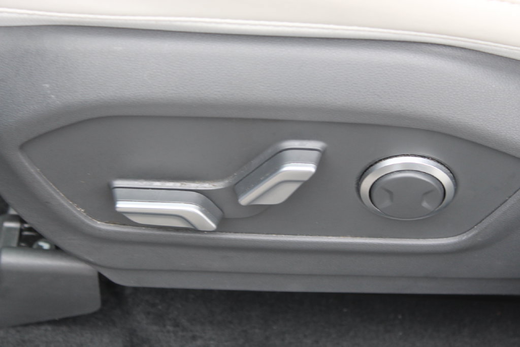 Used 2025 Hyundai Santa Fe SEL AWD/4WD image 14