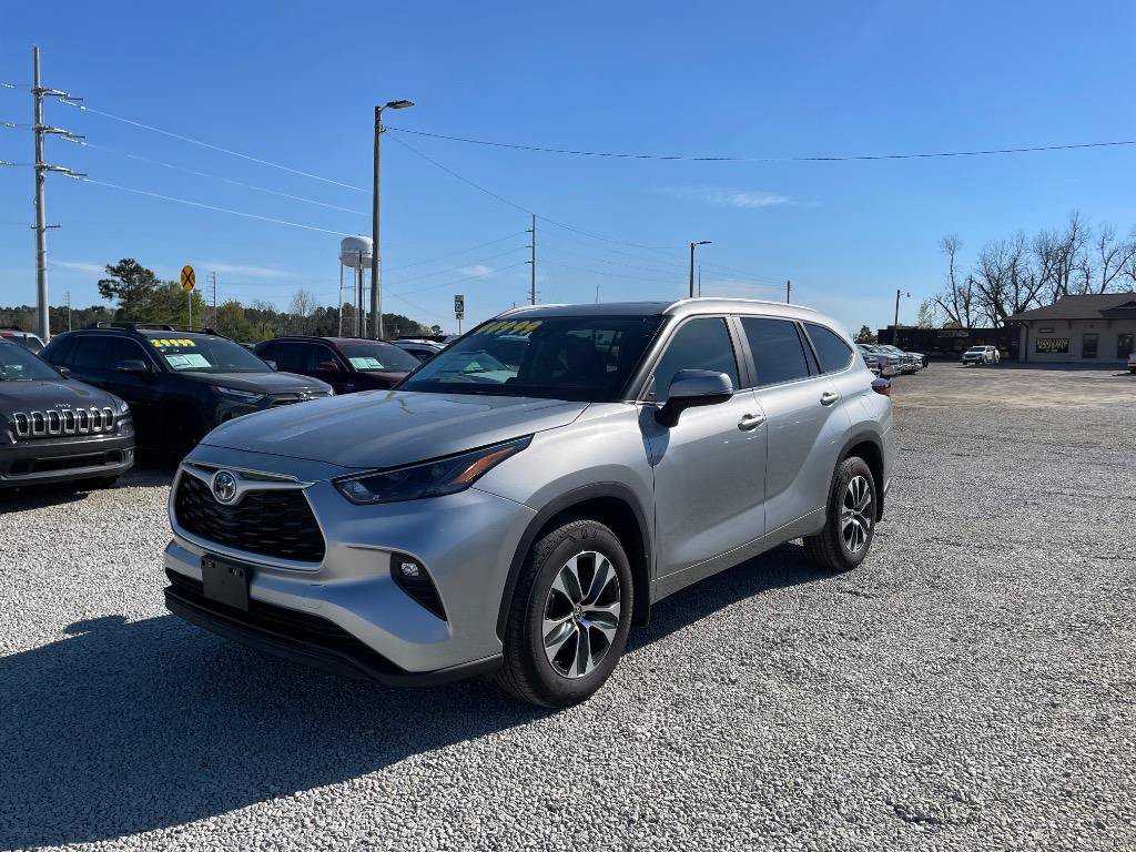 Used 2024 Toyota Highlander XLE