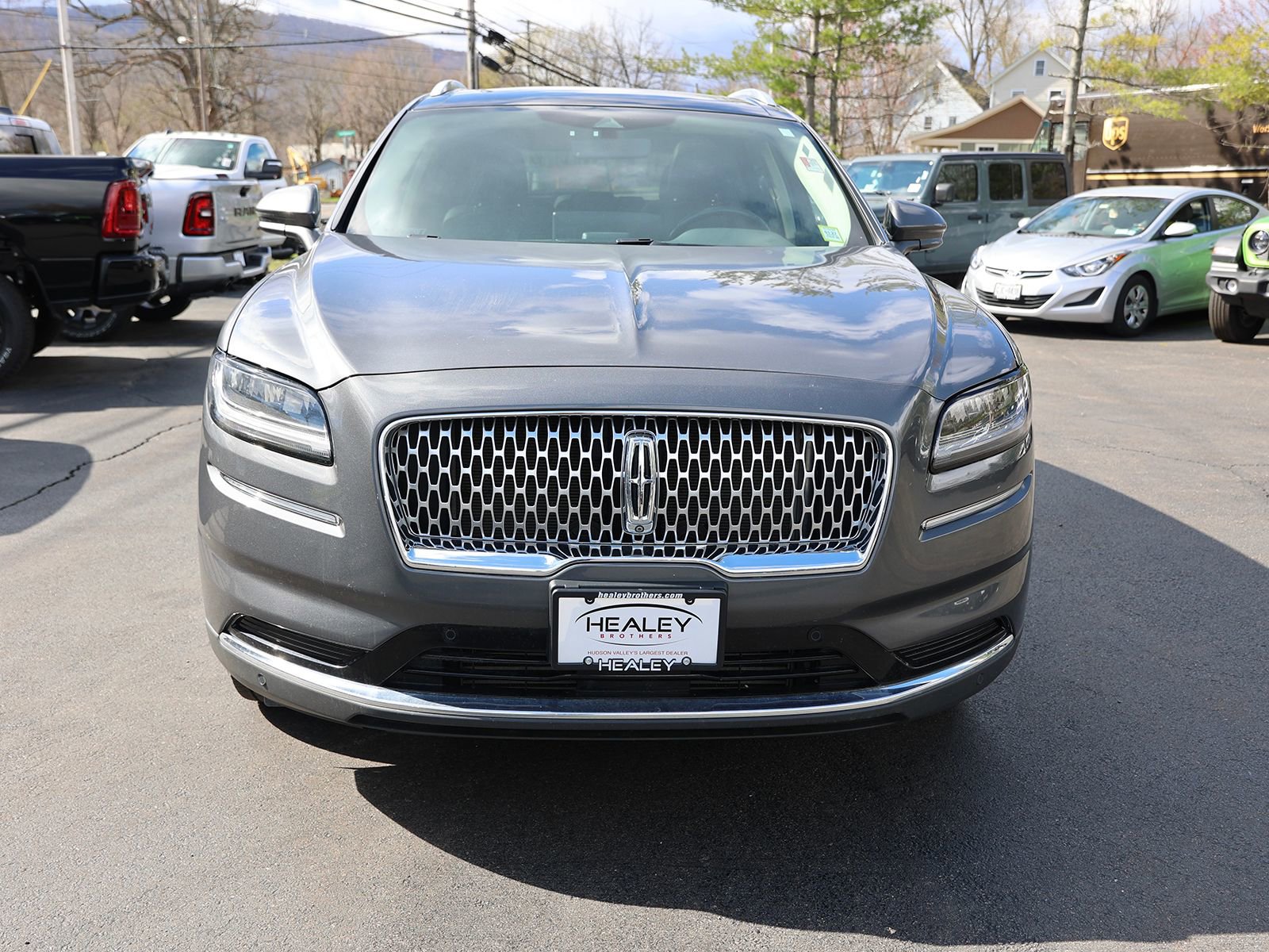 Used 2022 Lincoln Nautilus Reserve image 2