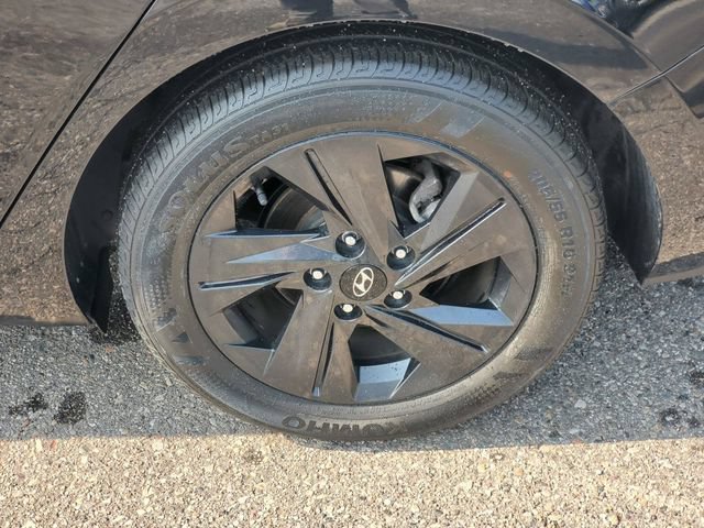 Used 2023 Hyundai Elantra SEL FWD image 7