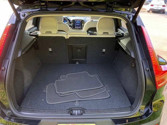 Used 2023 Volvo XC40 B5 Plus image 29