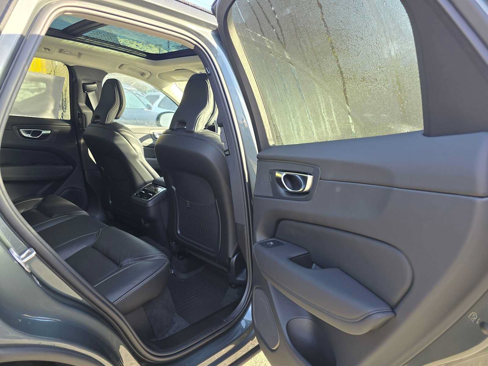 New 2027 Volvo XC60 B5 Ultra AWD/4WD image 13
