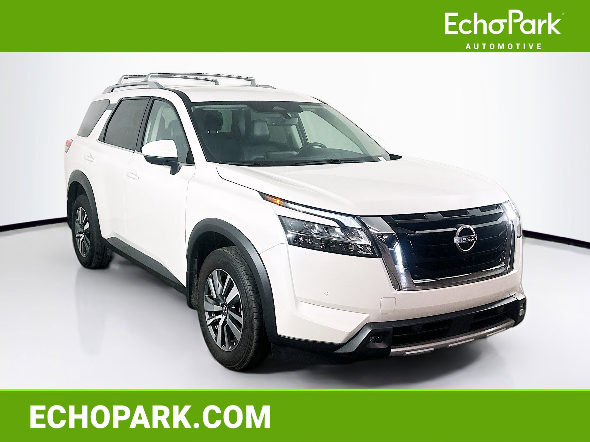 Used 2024 Nissan Pathfinder SL FWD image 1