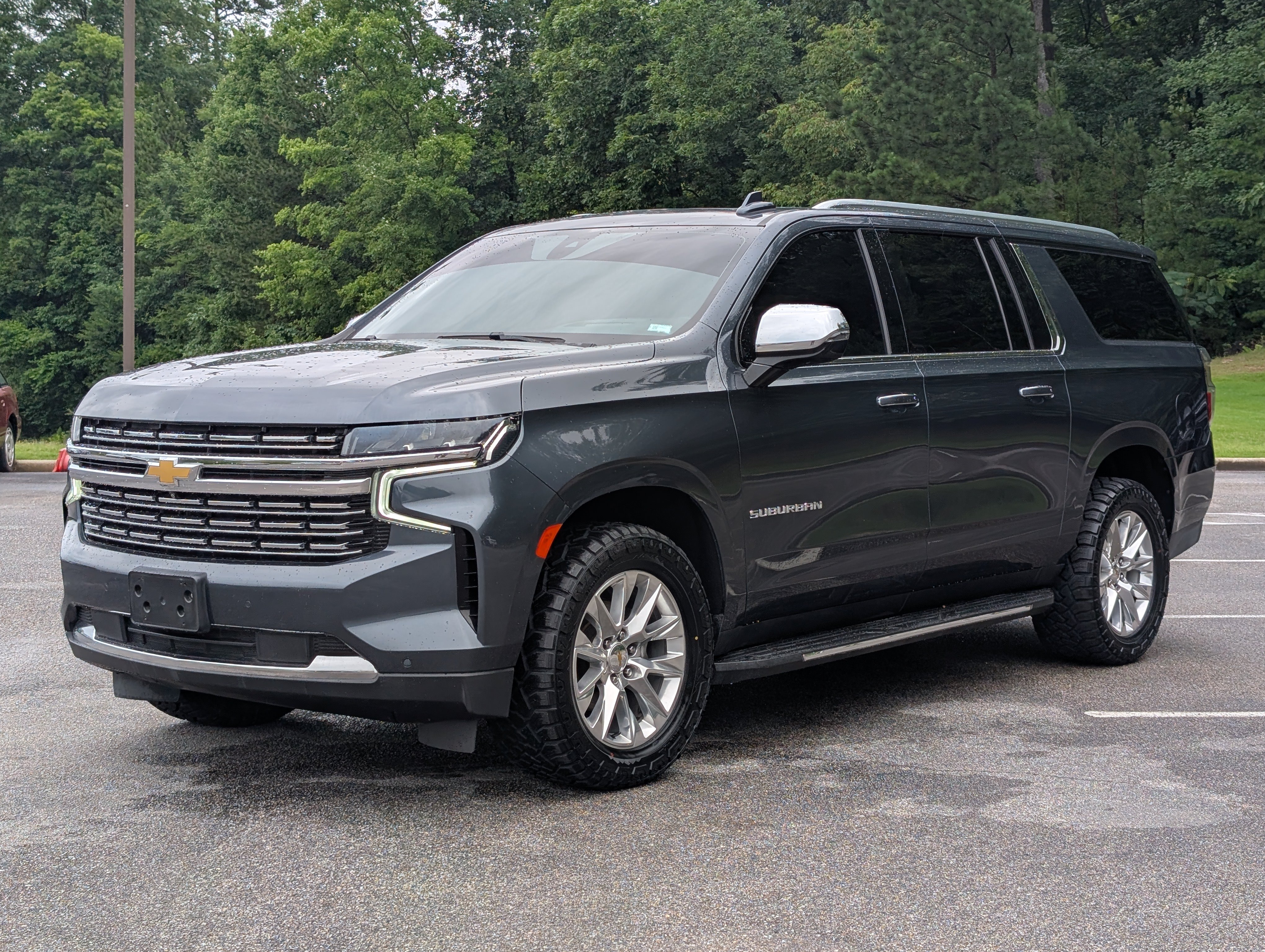 Used 2021 Chevrolet Suburban Premier w/ Premium Package 2 RWD image 5