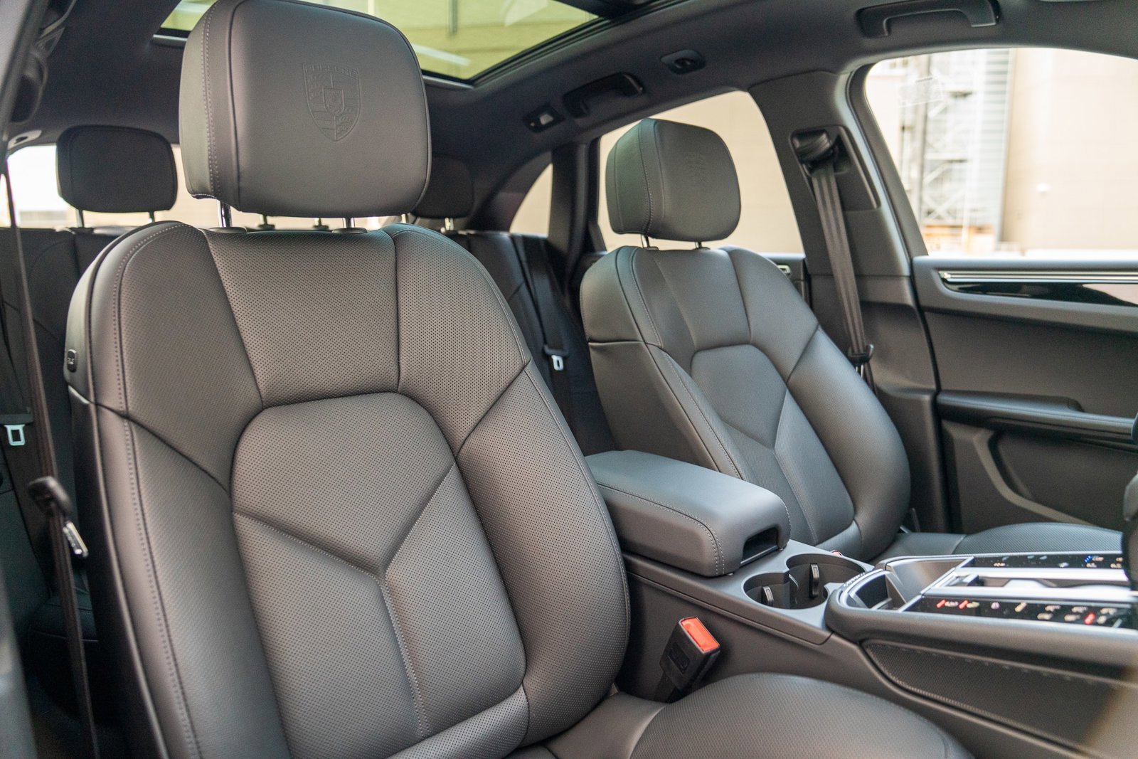 Certified 2025 Porsche Macan image 23