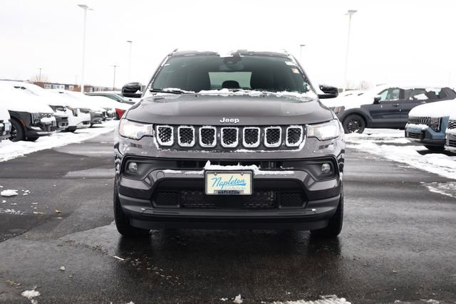 Used 2024 Jeep Compass Latitude image 3