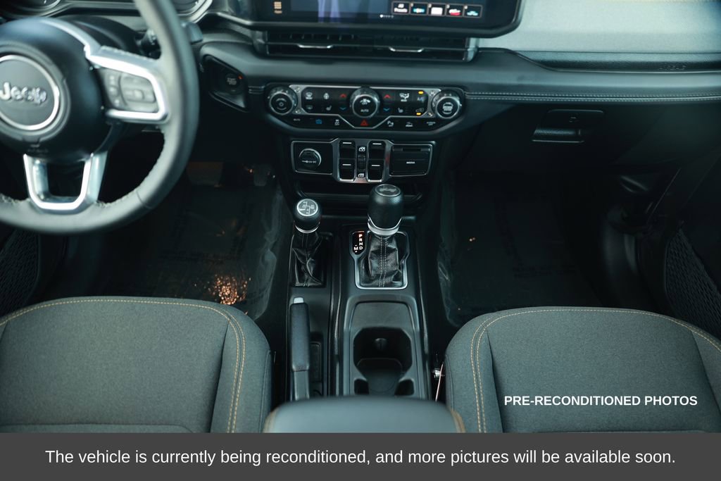 Used 2025 Jeep Wrangler Unlimited Sahara w/ Safety Group image 31