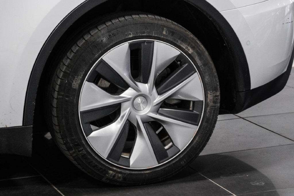 Used 2021 Tesla Model Y Long Range AWD/4WD image 46