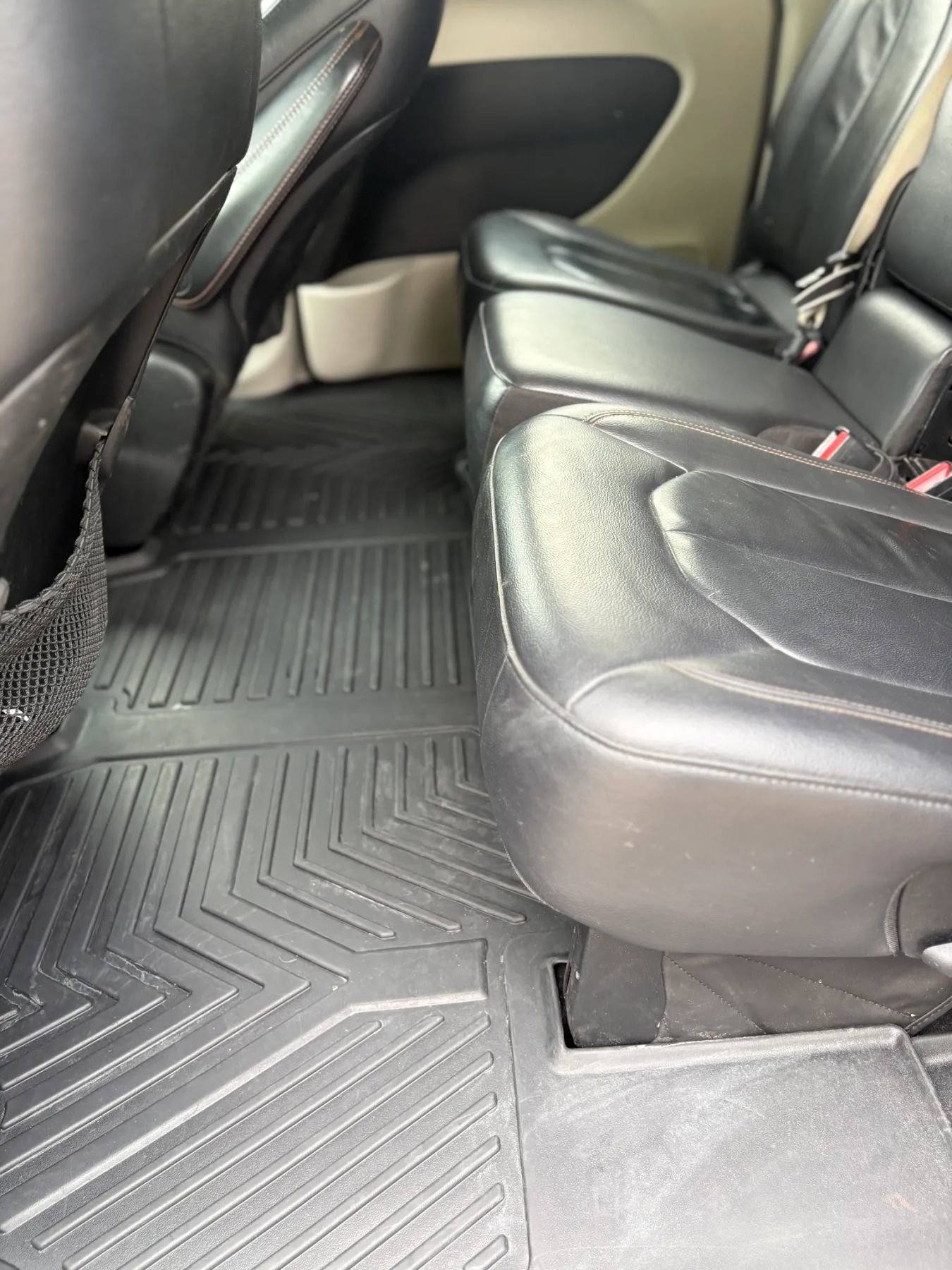 Used 2017 Chrysler Pacifica Touring-L w/ Tire & Wheel Group FWD image 28