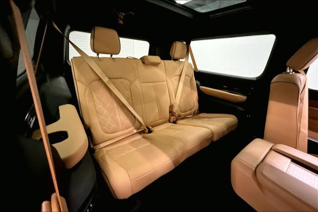 Used 2025 Jeep Grand Wagoneer L Series III w/ Rear-Seat Entertainment Group AWD/4WD image 32