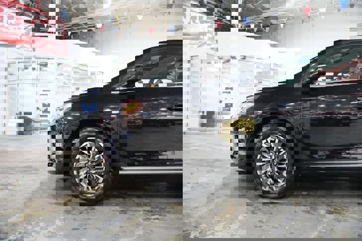 Used 2020 Hyundai Ioniq Limited image 5