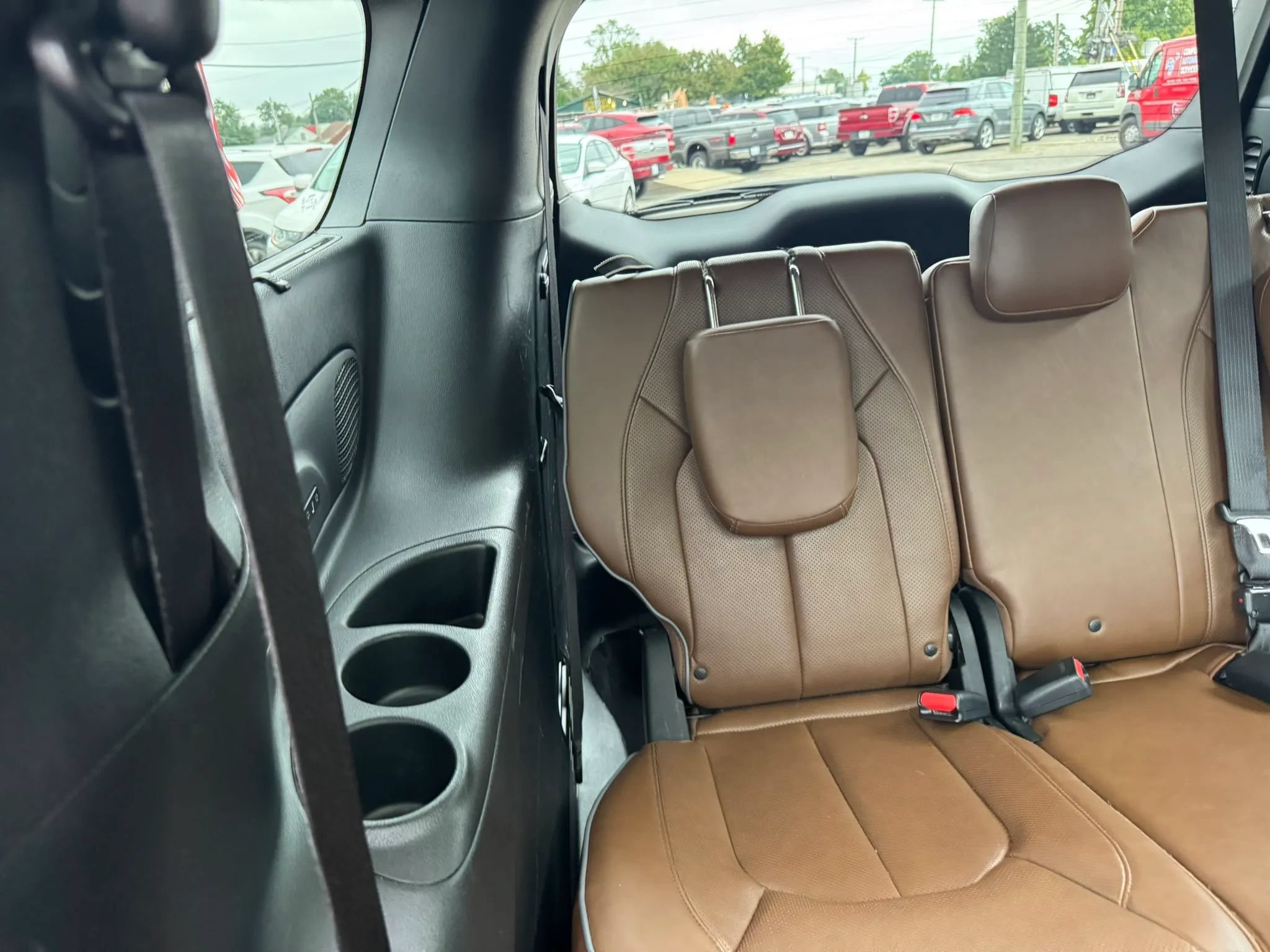 Used 2018 Chrysler Pacifica Limited w/ Tire & Wheel Group FWD image 41
