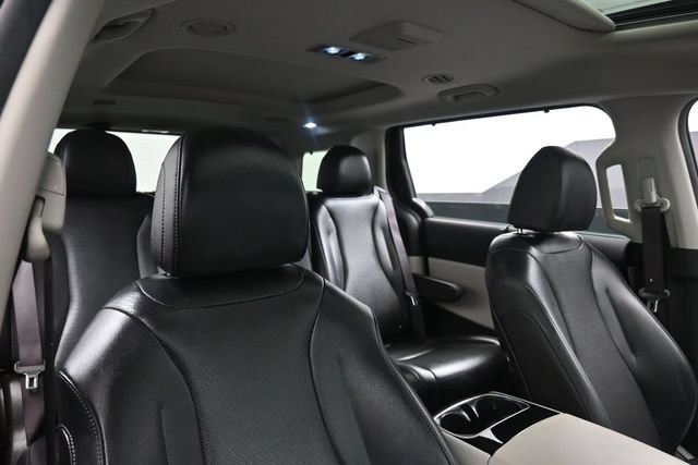Used 2023 Kia Carnival SX Prestige w/ Paint Protection Package FWD image 31