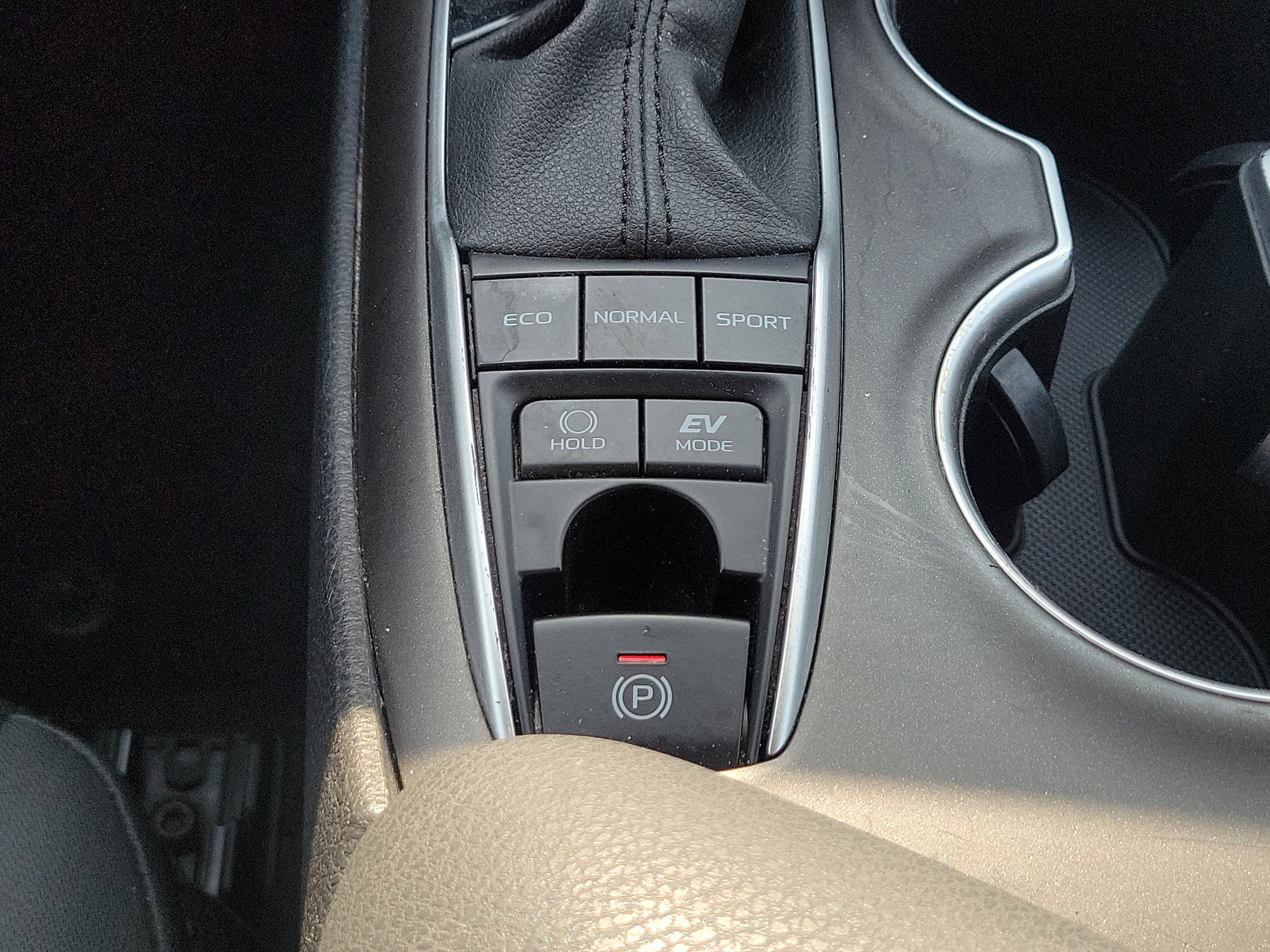 Used 2021 Toyota Camry LE image 30