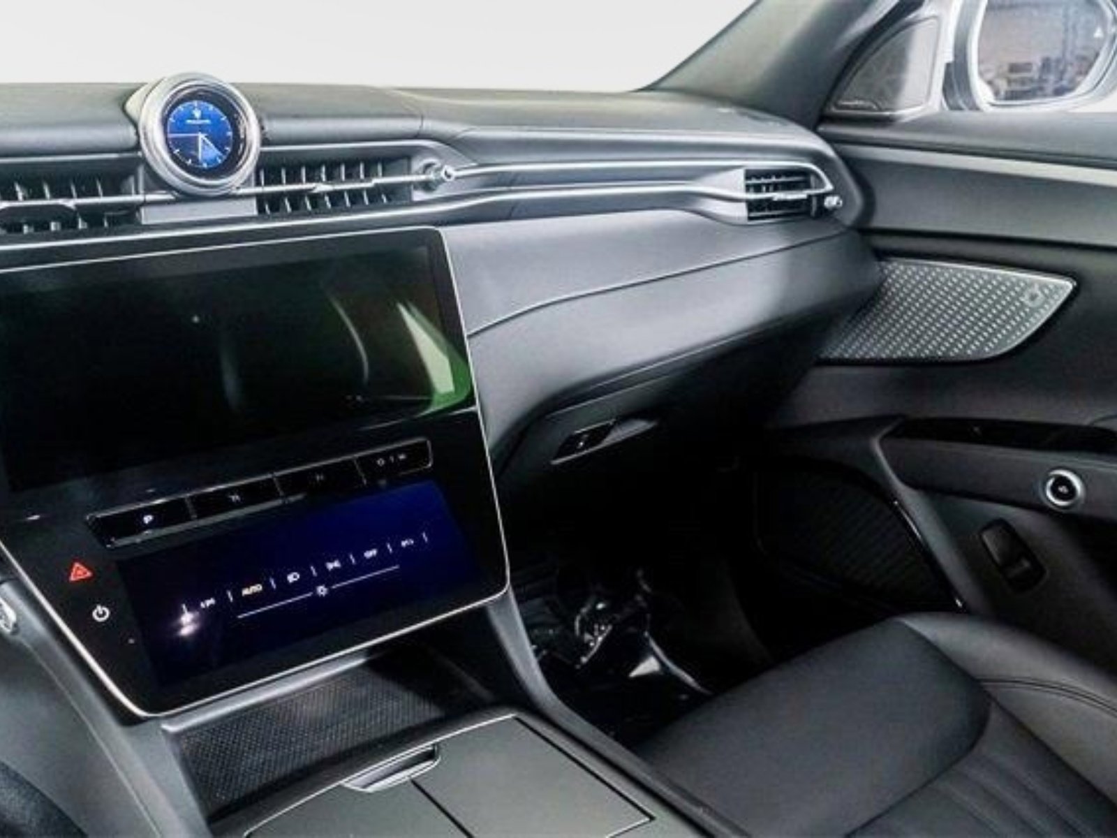 Used 2024 Maserati Grecale GT image 25