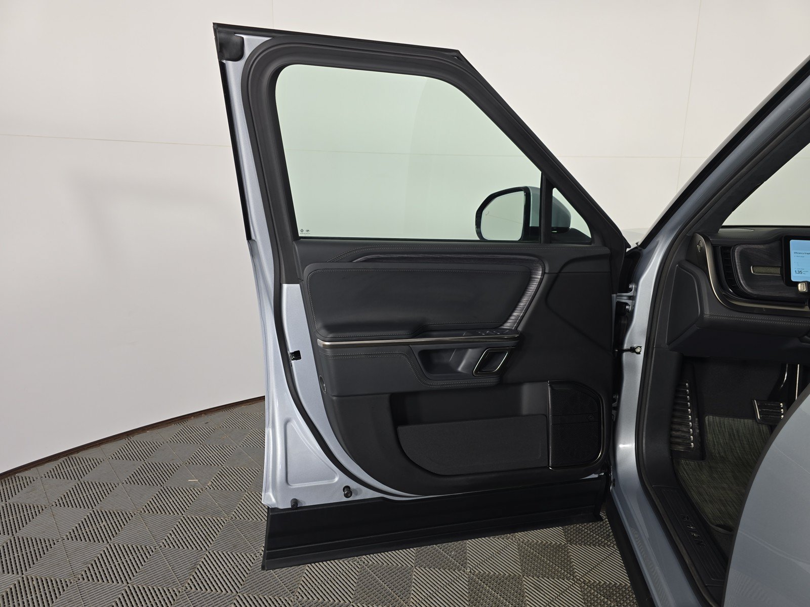 Used 2024 Rivian R1T Adventure AWD/4WD image 16