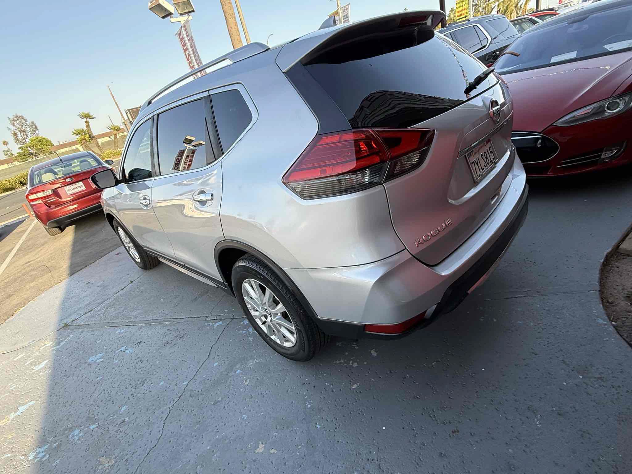 Used 2017 Nissan Rogue SV FWD image 25