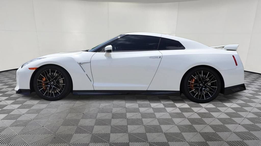 Used 2021 Nissan GT-R Premium AWD/4WD image 10