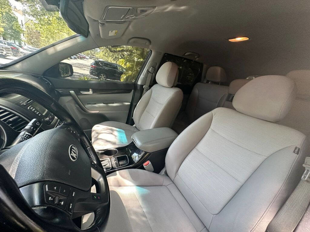 Used 2014 Kia Sorento LX image 18