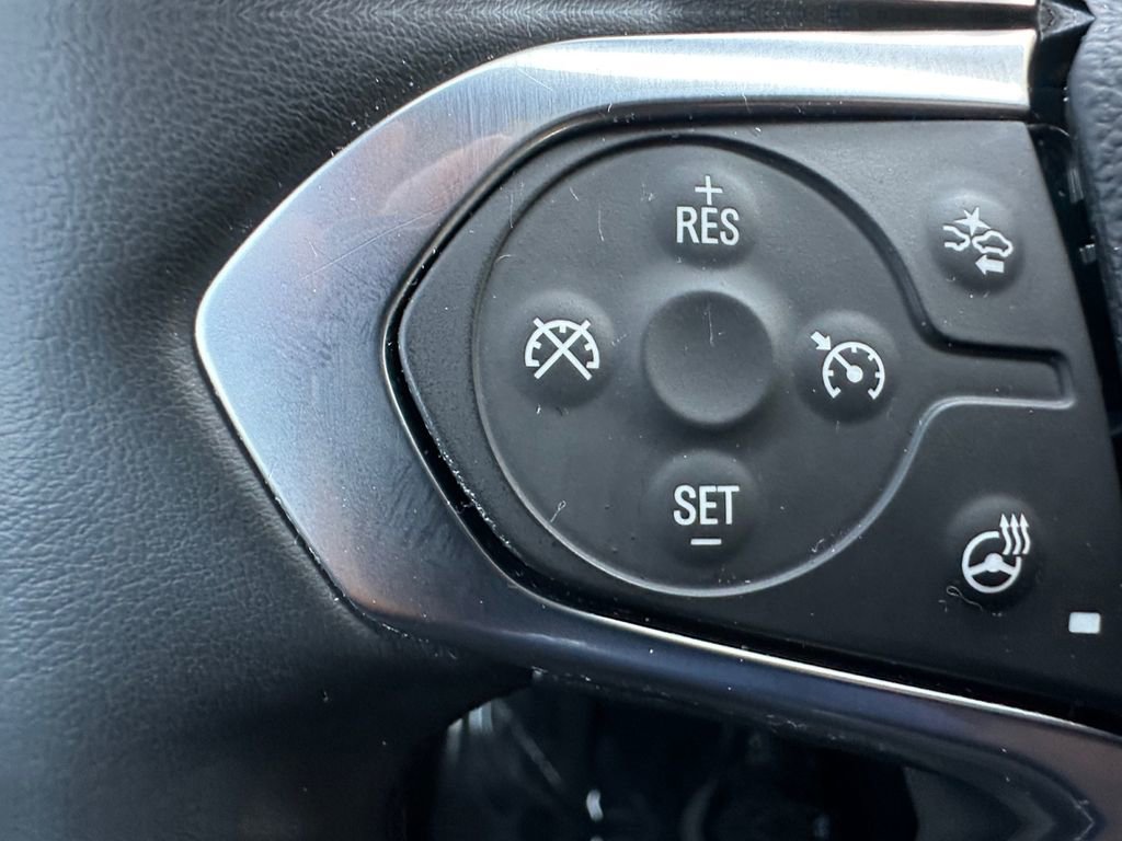 Used 2023 Chevrolet Traverse LT image 21