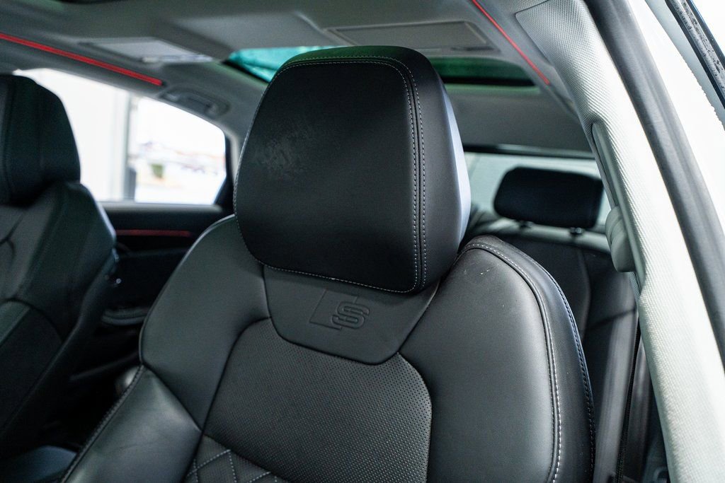 Used 2023 Audi S8 image 38