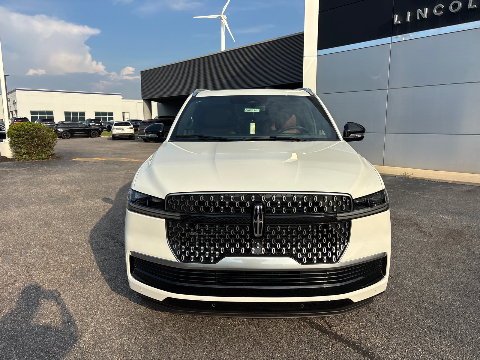 New 2027 Lincoln Navigator Reserve AWD/4WD image 2