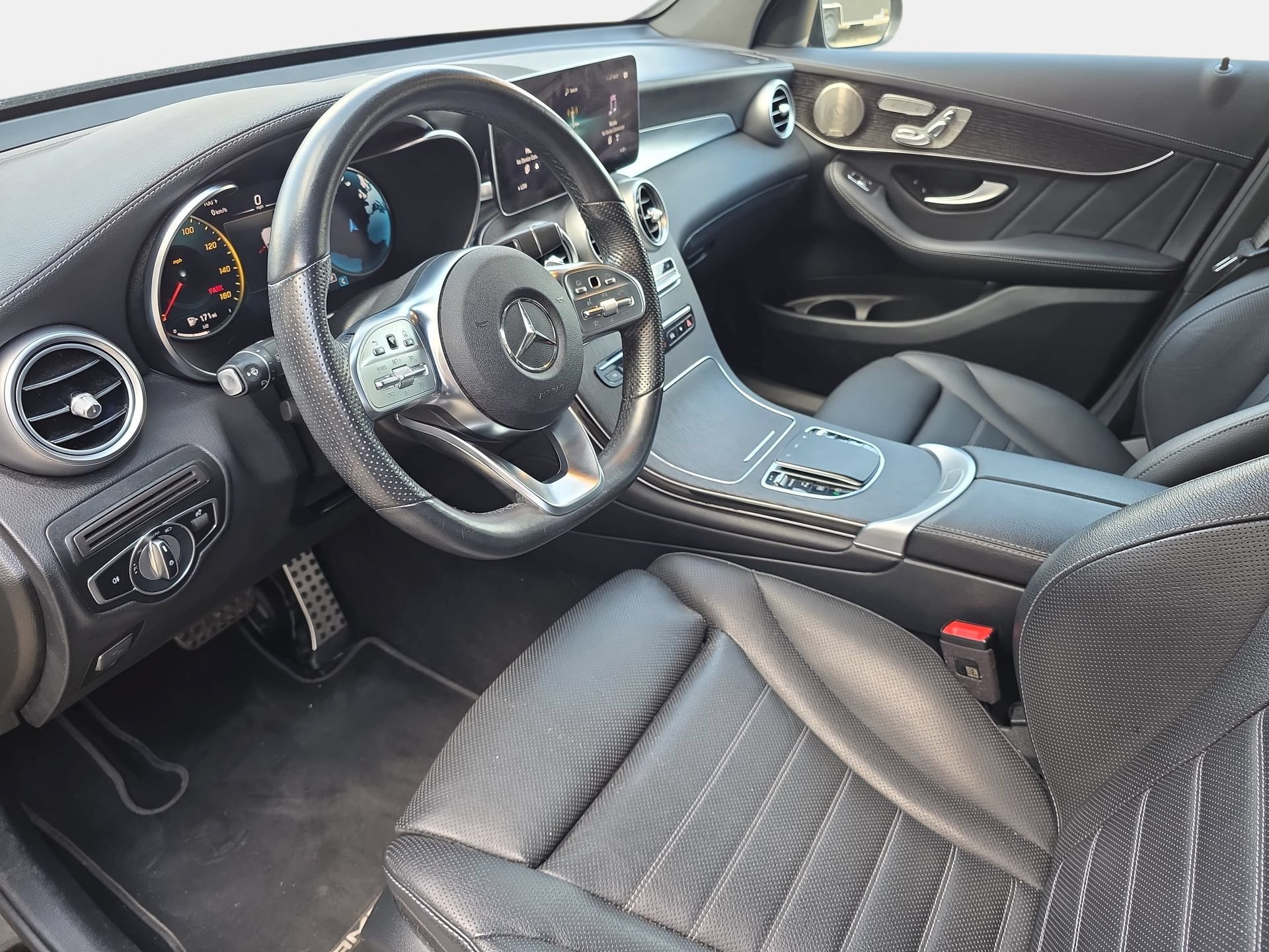 Used 2023 Mercedes-Benz GLC 300 4MATIC Coupe image 16
