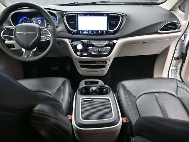 Used 2023 Chrysler Pacifica Touring-L image 24