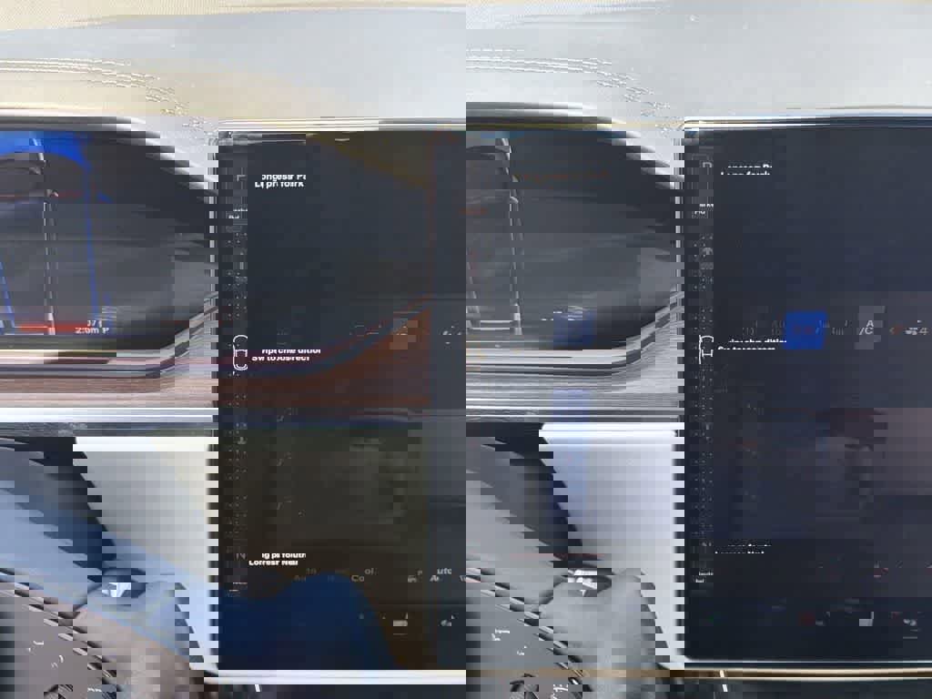 Used 2023 Tesla Model S image 18