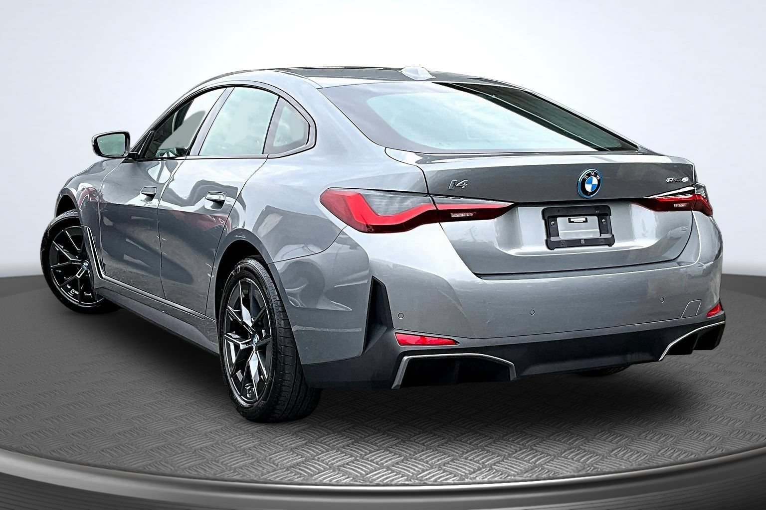 Used 2023 BMW i4 eDrive40 w/ Premium Package RWD image 3
