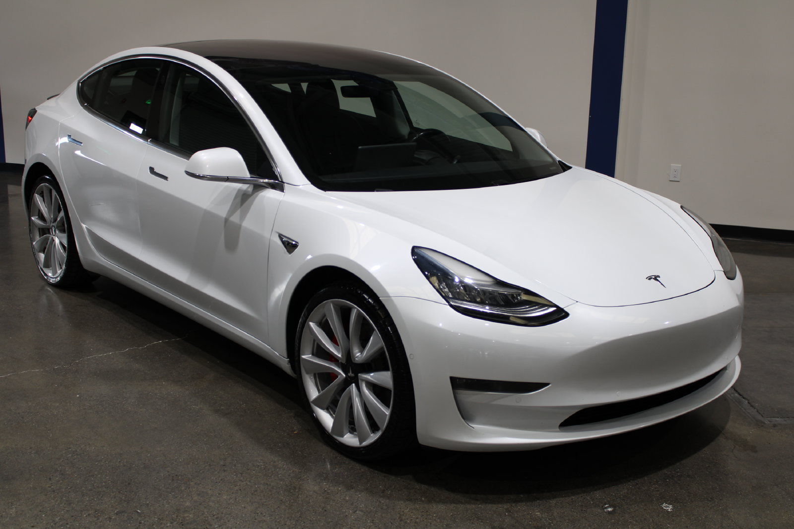 Used 2018 Tesla Model 3 Performance AWD/4WD image 2