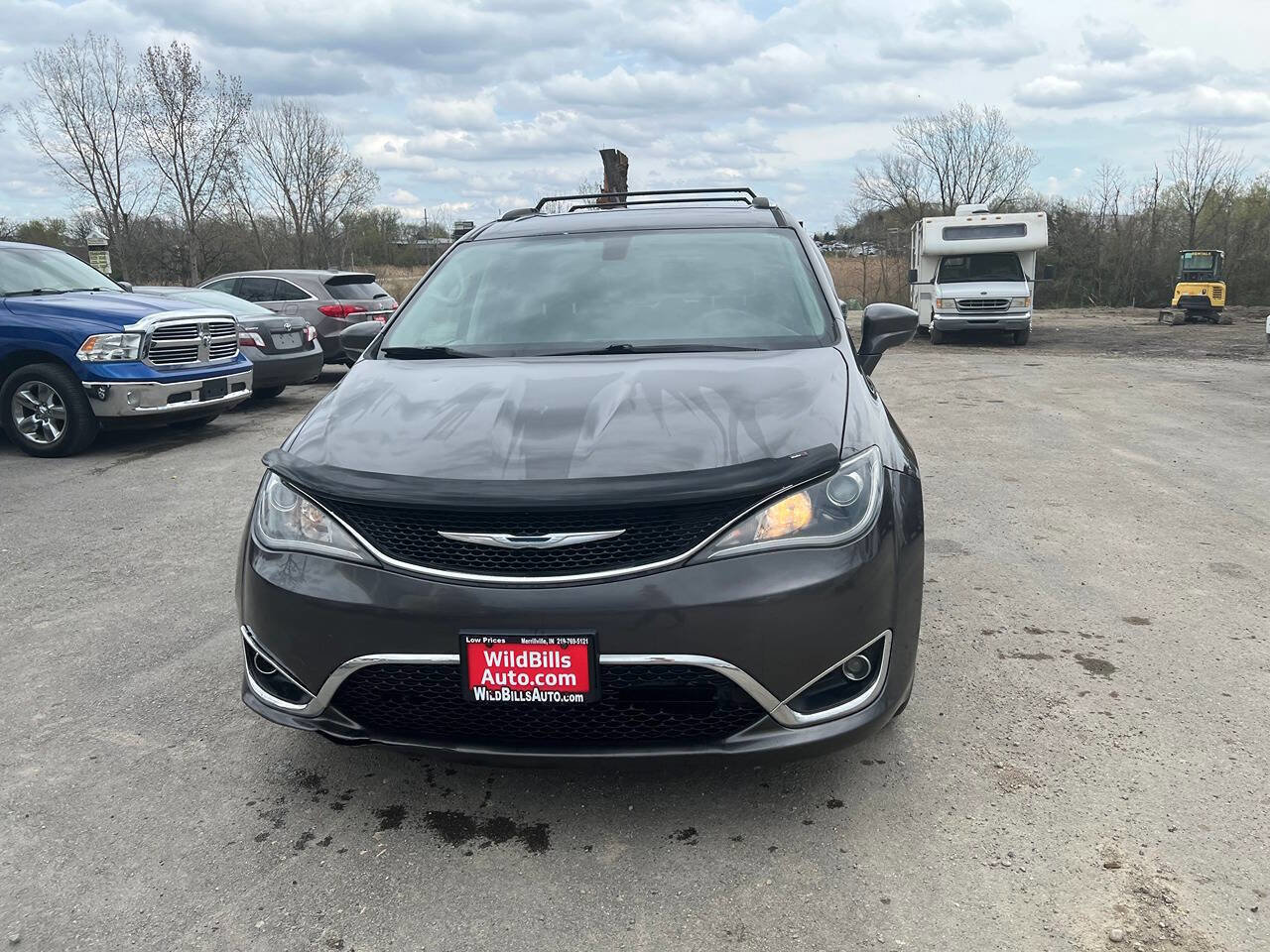 Used 2017 Chrysler Pacifica Touring-L Plus image 2